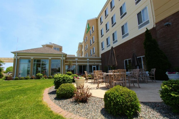 Holiday Inn Effingham image 10